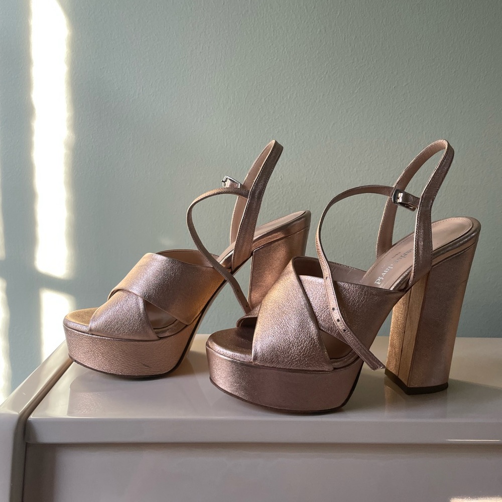 Charles David rose gold metallic platform shoes, size 7